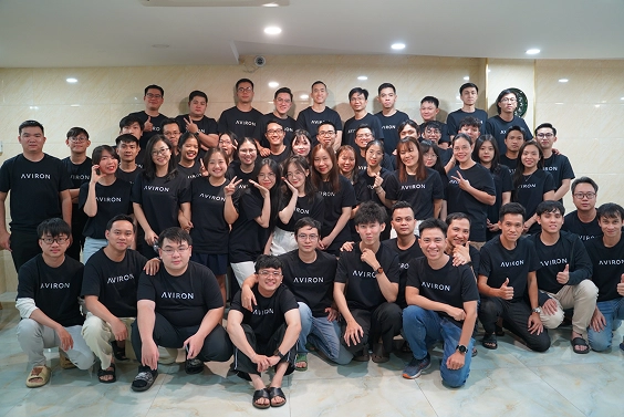Aviron in-house team group photo